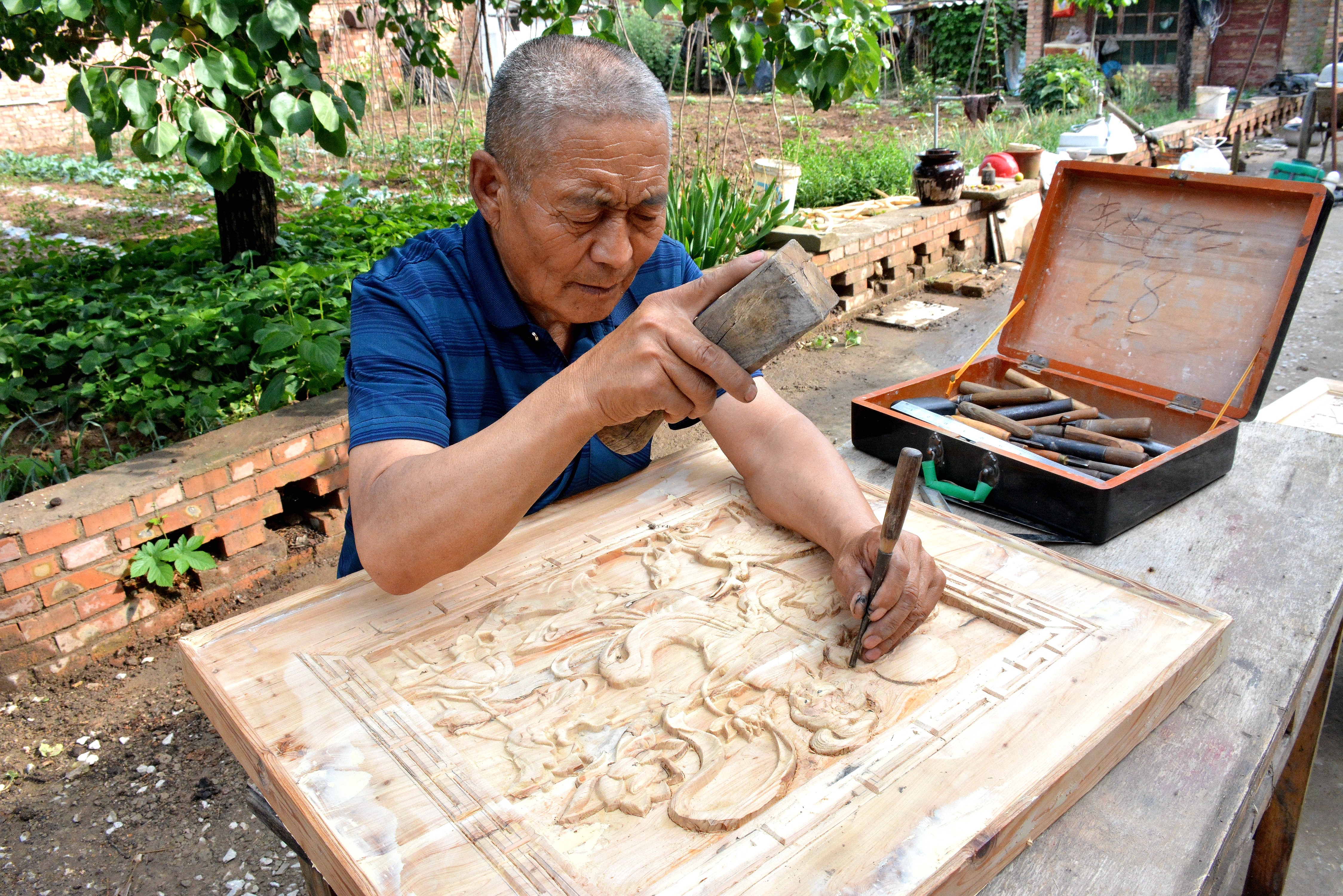 传承千年的手工技艺黄陵木雕